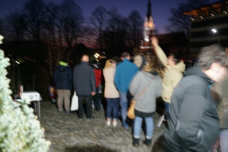 Schlangestehen die Zweite Schlangestehen die Zweite