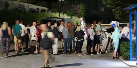 Mondfinsternis späte Schlange bei der Beobachtung